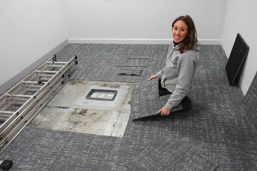 John likes a good jigsaw. Do you also like a good jigsaw? Emma does!