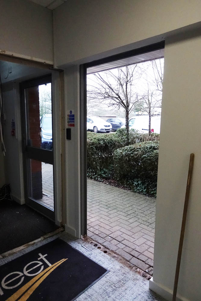 What a relief, contrary to the opinions of certain pundits, the window came out without any problem whatsoever