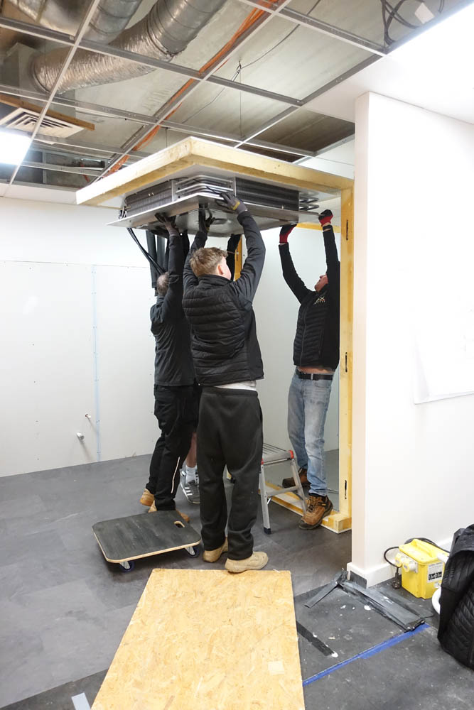 The cryo starts taking shape - it's a substantial bit a kit, good for the delts