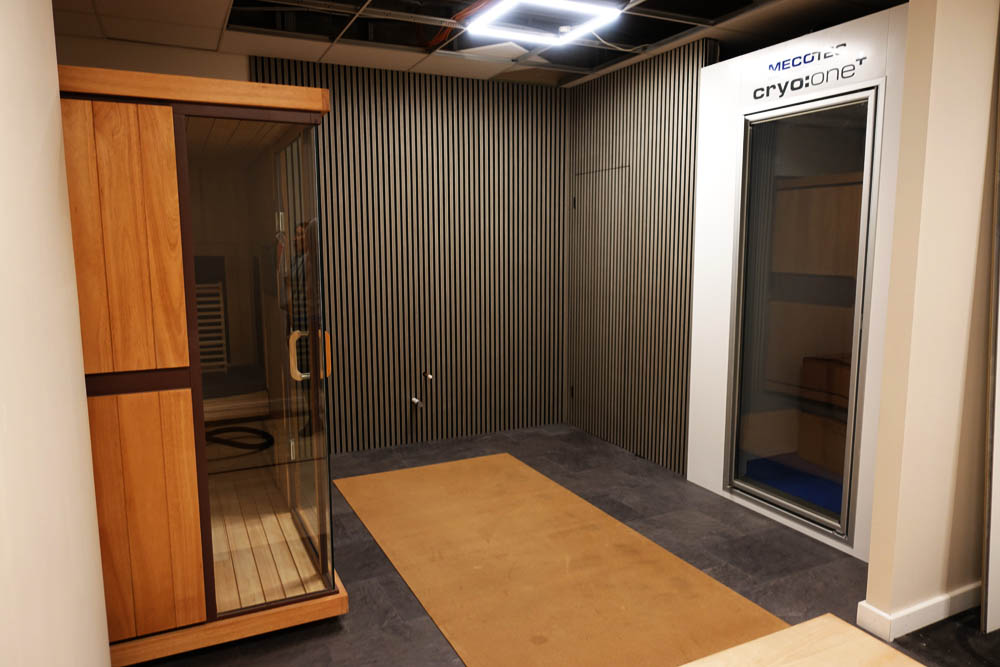 Neal put up the acoustic panels between the sauna and cryo today - They do look great, but make my eyes go funny!