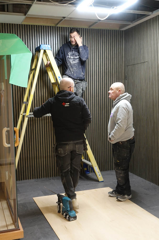 Brad, Neal and Connall discuss the ventilation - Brad's had enough!