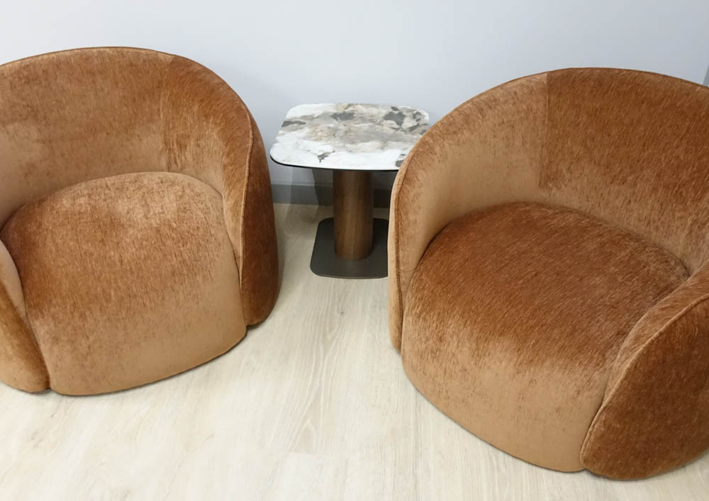 Two chairs and a table - hip hip!