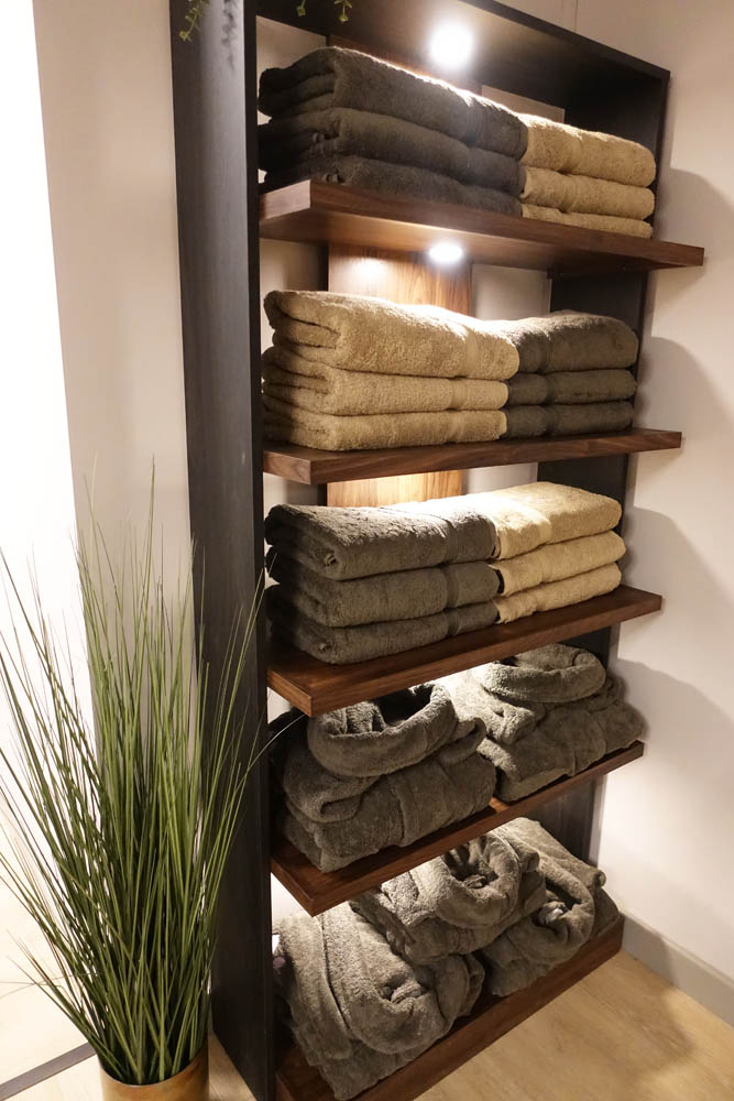 The towel and robe shelf